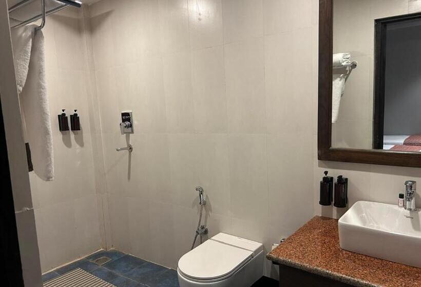 اتاق استاندارد چهار تخته, Regenta Resort & Spa By Riverside, Chitwan