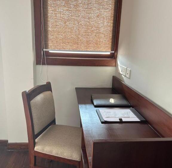 اتاق استاندارد با تخت بزرگ, Regenta Resort & Spa By Riverside, Chitwan