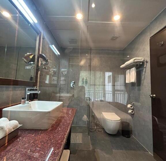 اتاق استاندارد با تخت بزرگ, Regenta Resort & Spa By Riverside, Chitwan