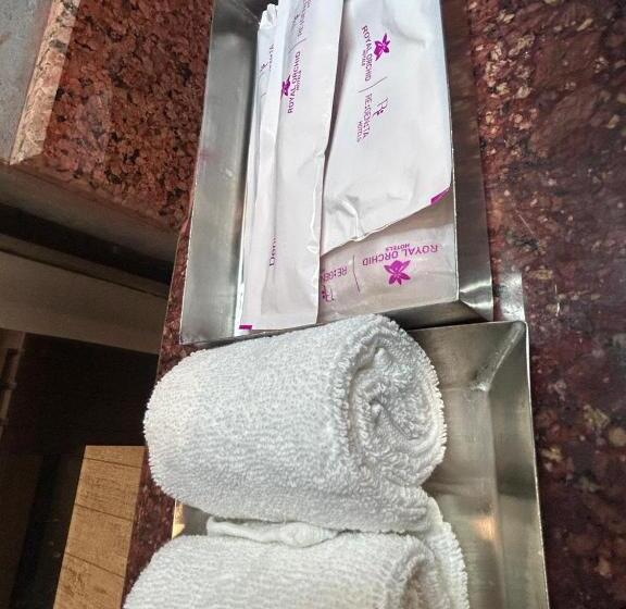 اتاق استاندارد با تخت بزرگ, Regenta Resort & Spa By Riverside, Chitwan