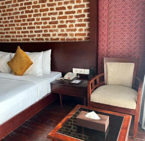 سوییت با استخر, Regenta Resort & Spa By Riverside, Chitwan