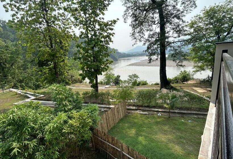 سوییت با استخر, Regenta Resort & Spa By Riverside, Chitwan