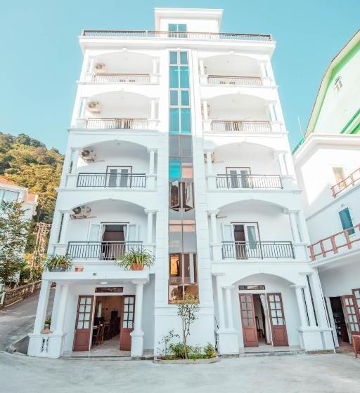 اتاق استاندارد سه تخته با بالکن, Khách Sạn Hoàng Long