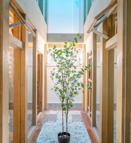 חדר משפחתי, Xi An Travelling With Hotel South Gate