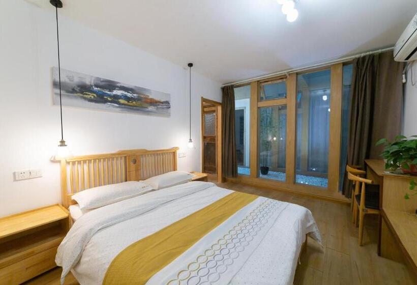 חדר משפחתי, Xi An Travelling With Hotel South Gate