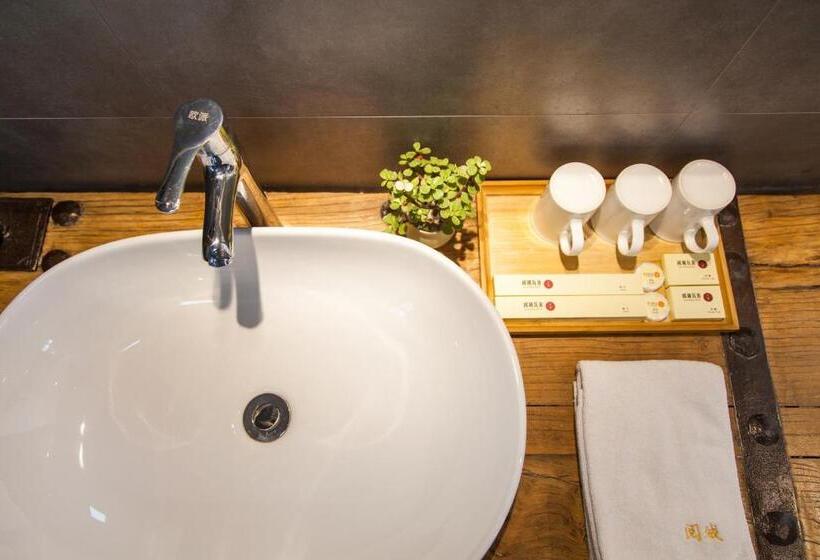 חדר משפחתי, Xi An Travelling With Hotel South Gate