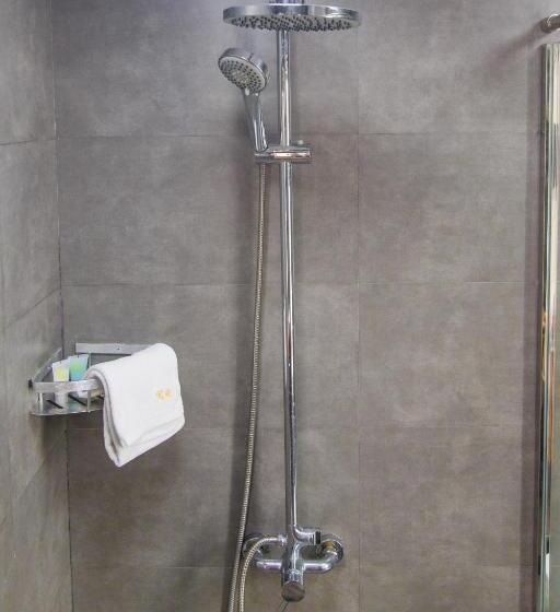 חדר משפחתי, Xi An Travelling With Hotel South Gate