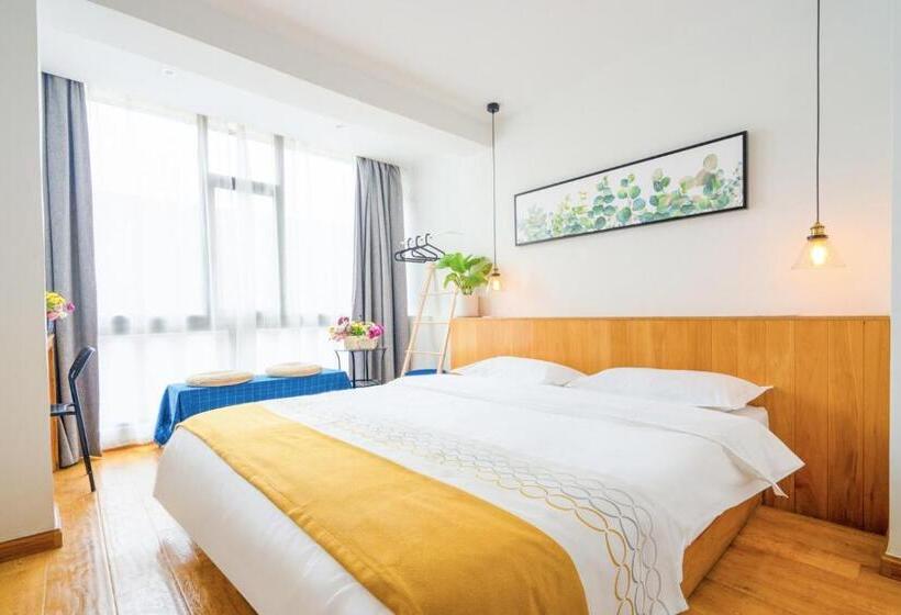 غرفة ديلوكس مزودة بشرفة, Xi An Travelling With Hotel South Gate