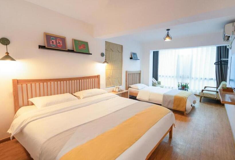 חדר משפחתי, Xi An Travelling With Hotel South Gate