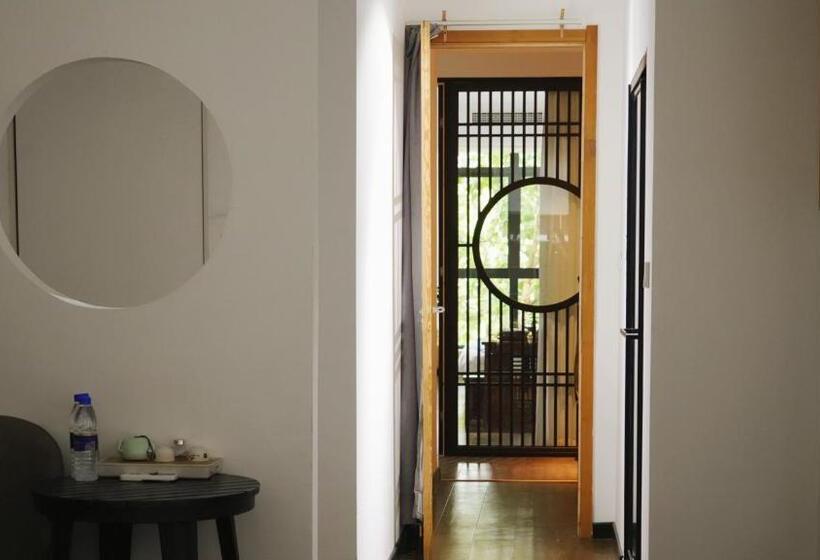 חדר משפחתי, Xi An Travelling With Hotel South Gate