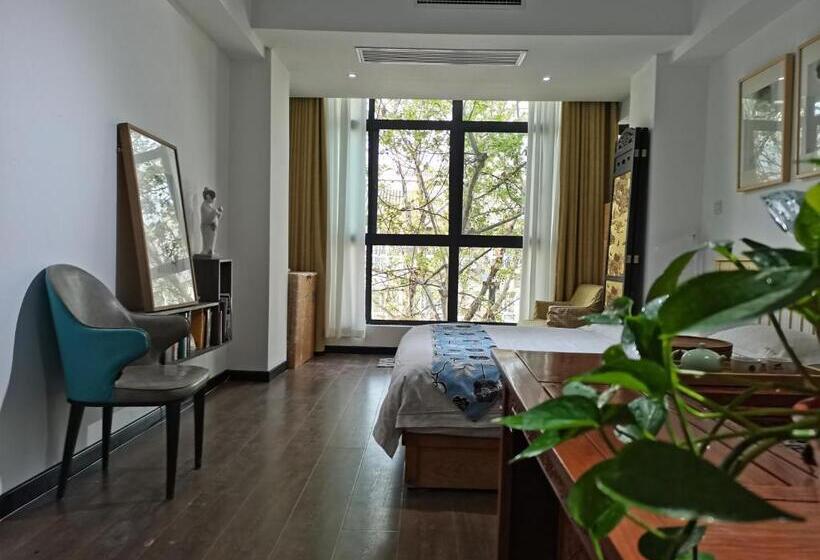 חדר משפחתי, Xi An Travelling With Hotel South Gate