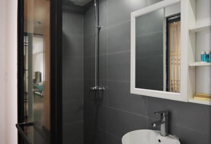 חדר משפחתי, Xi An Travelling With Hotel South Gate