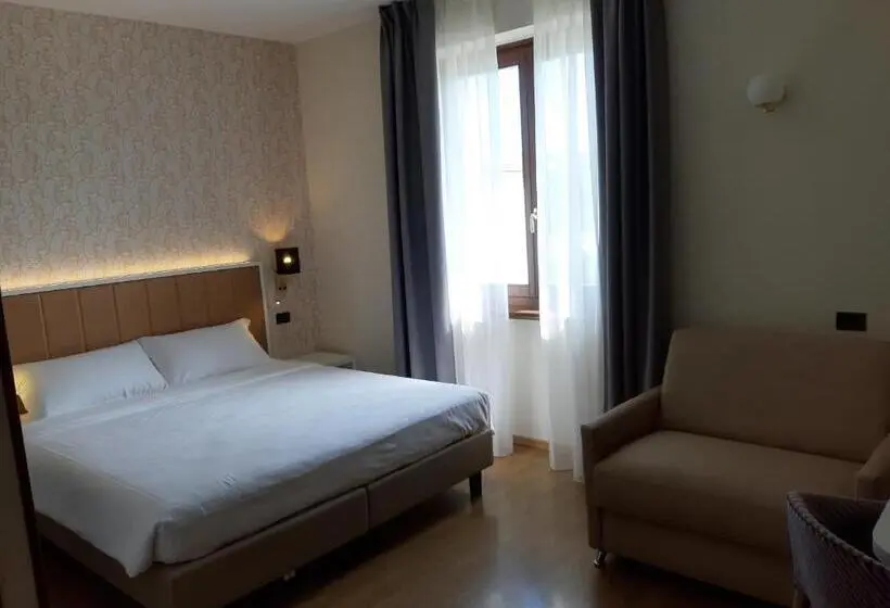 Basic Kolmen Hengen Huone, B&b Fortuna