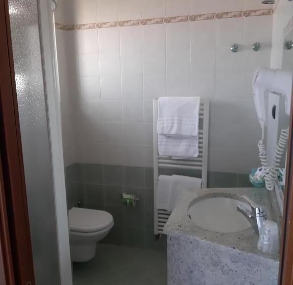 חדר בסיסי לשלושה, B&b Fortuna