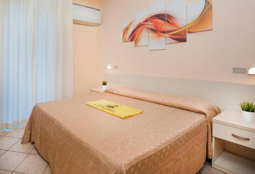 Pokój Czteroosobowy Standard, Cuba