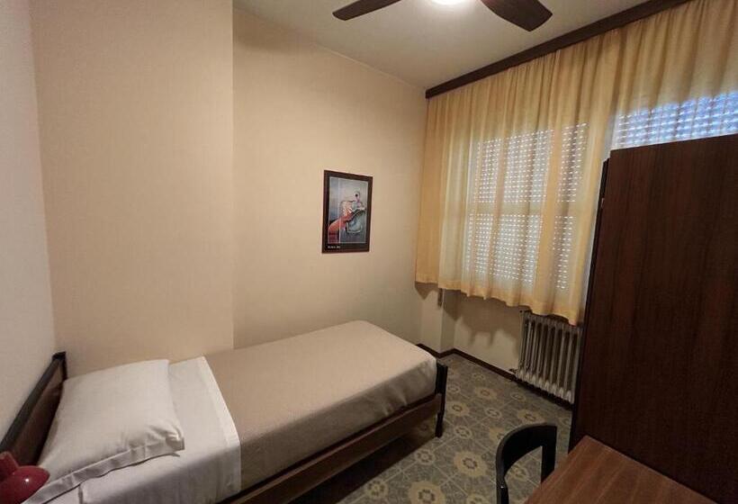 标准单人间, Diana