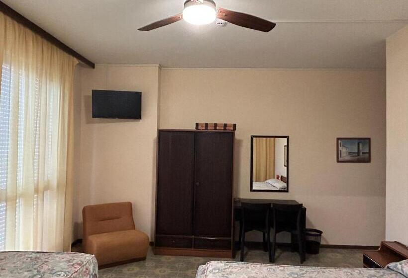 标准三人间, Diana