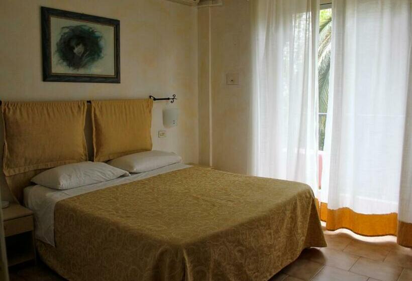 带阳台的三人标准间, Euromar