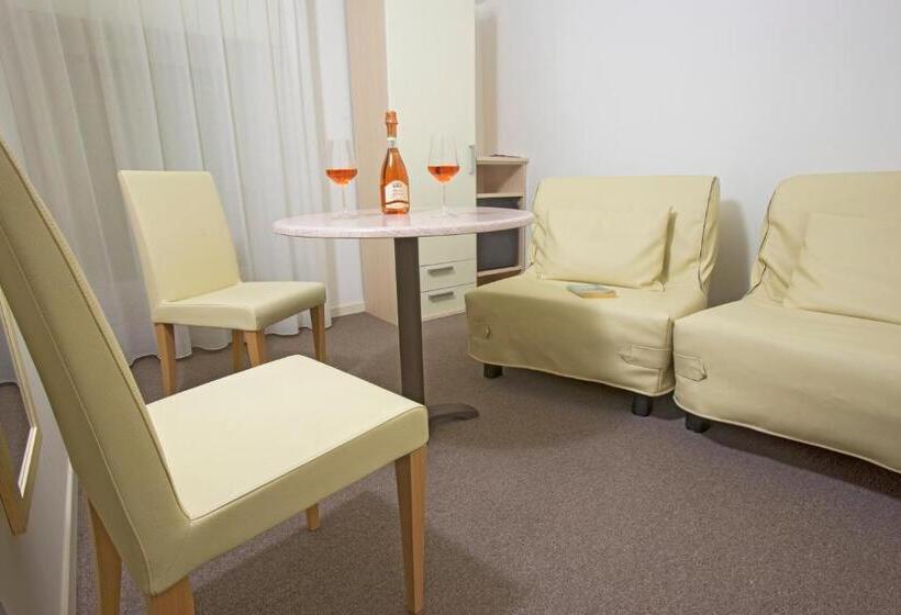 컴포트 룸, Villa Anthea