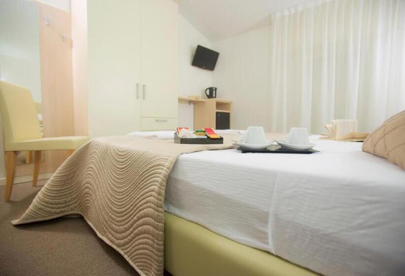 컴포트 룸, Villa Anthea