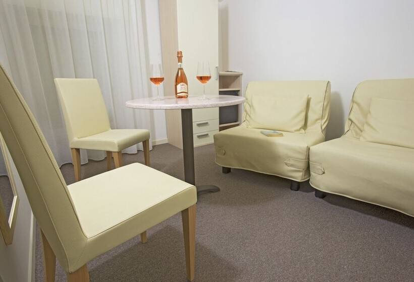 컴포트 룸, Villa Anthea