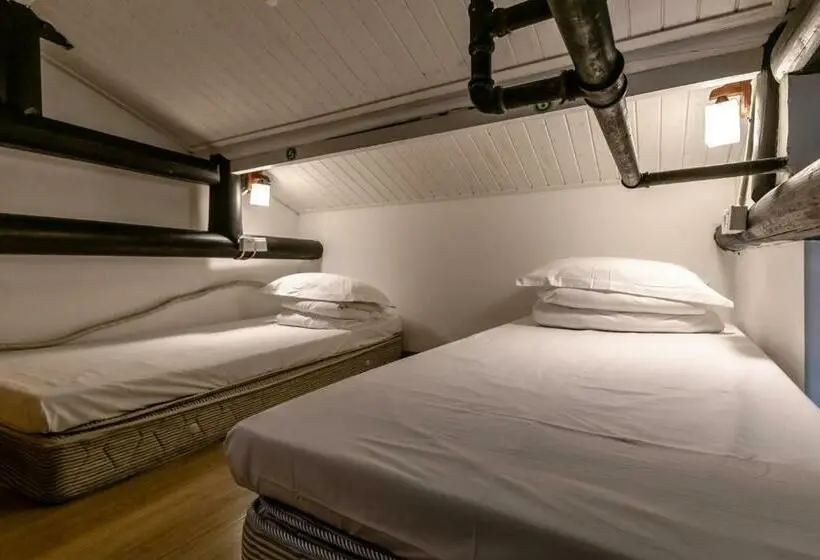 Vuode Makuusalissa, Hofang Guest House