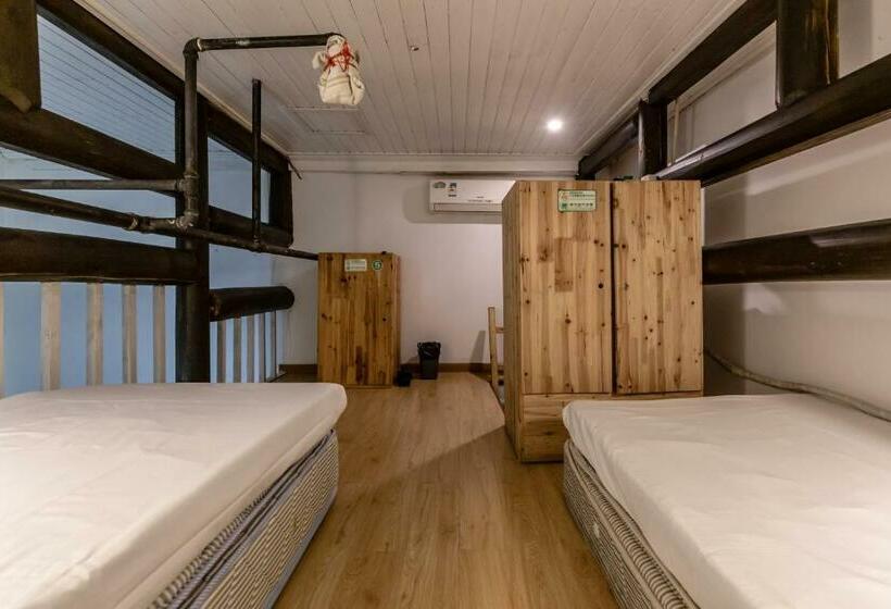 سرير فى غرفة مشتركه, Hofang Guest House