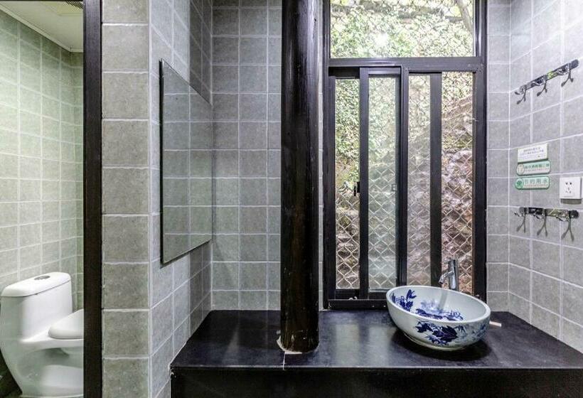 سرير فى غرفة مشتركه, Hofang Guest House