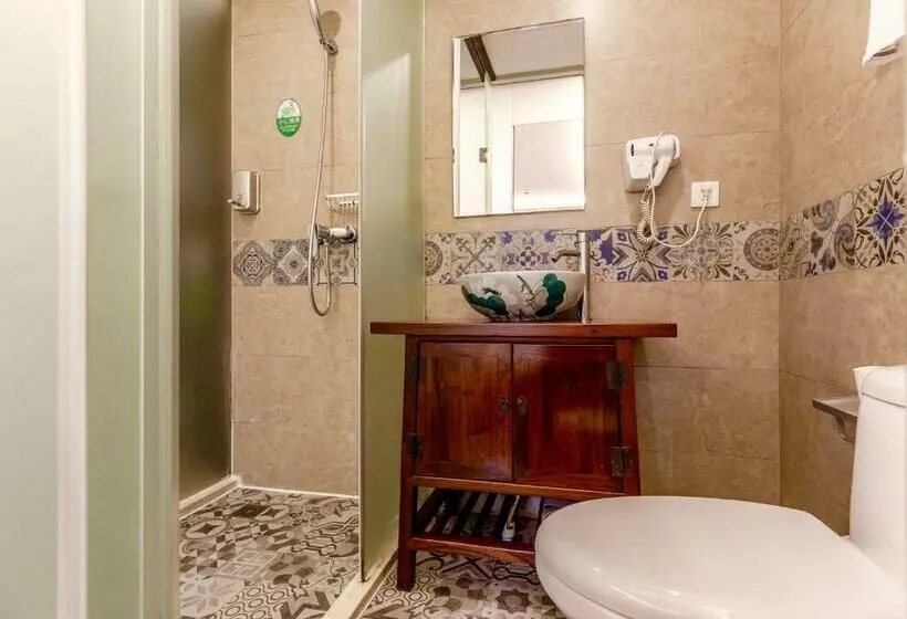 Perhehuone, Hofang Guest House