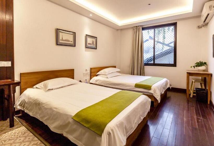 غرفة عائلية, Hofang Guest House