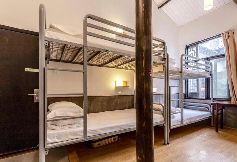 Кровать в Общей Комнате, Hofang Guest House
