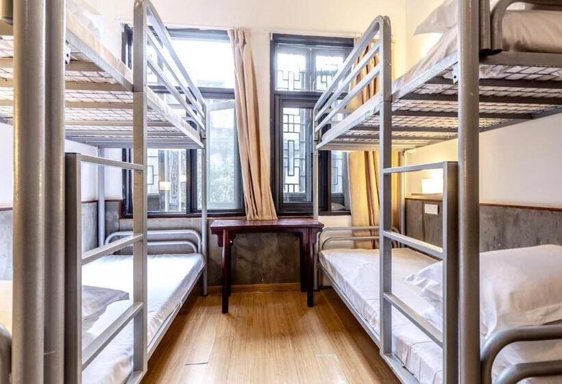 سرير فى غرفة مشتركه, Hofang Guest House