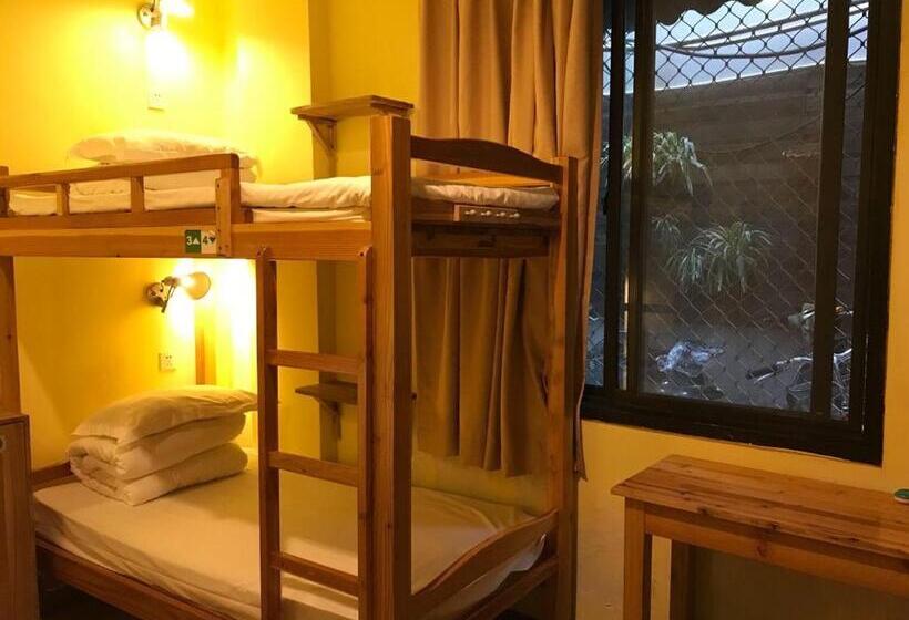 سرير فى غرفة مشتركه, Hofang Guest House