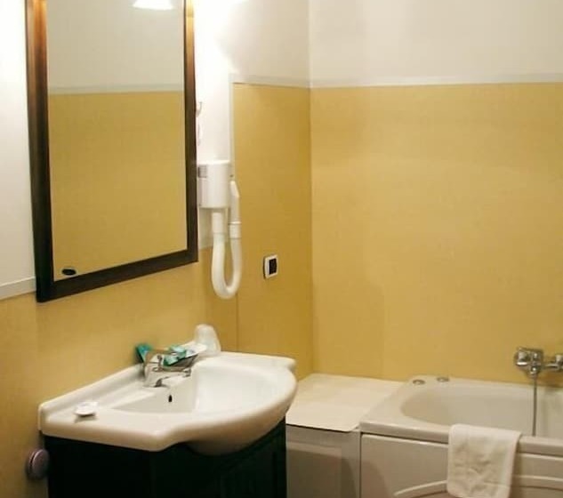 חדר סטנדרט לשלושה, Al Barco