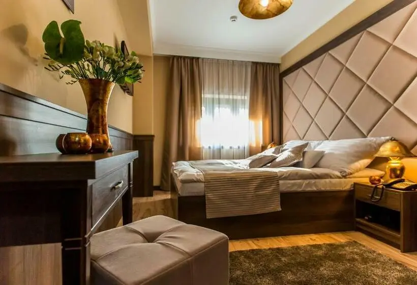 اتاق سوپریور خانوادگی, Komló Hotel Gyula