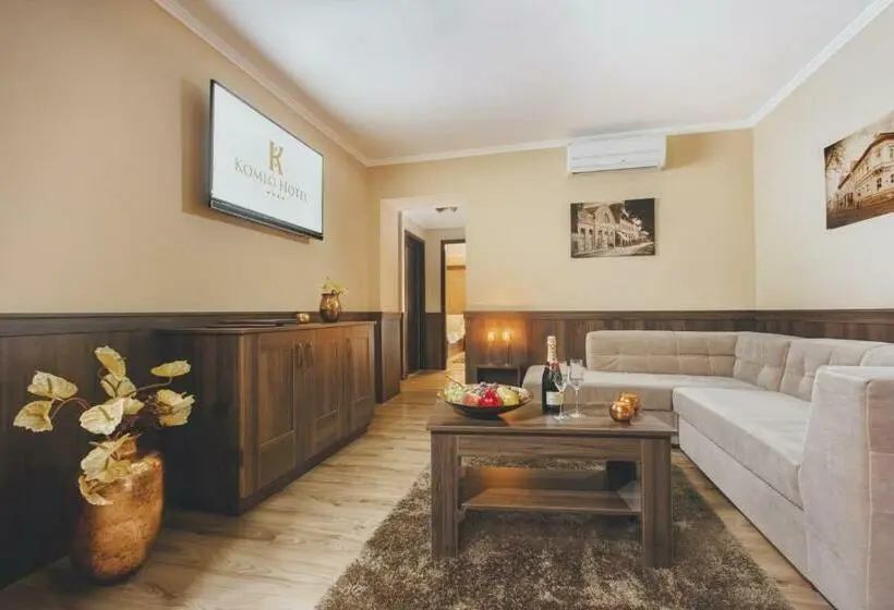 سوییت خانوادگی, Komló Hotel Gyula