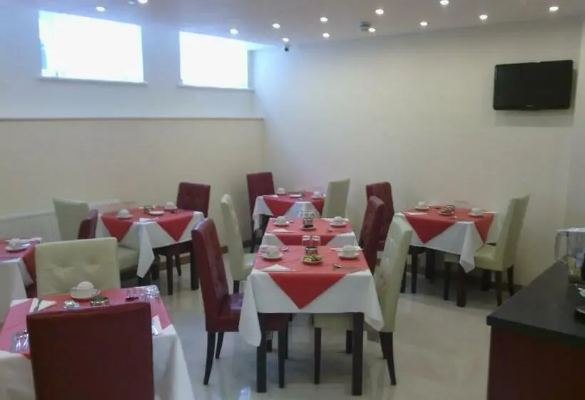 اتاق استاندارد چهار تخته, Regency Hotel Parkside