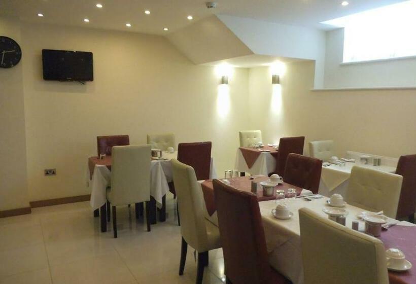 חדר סטנדרט לארבעה, Regency Hotel Parkside