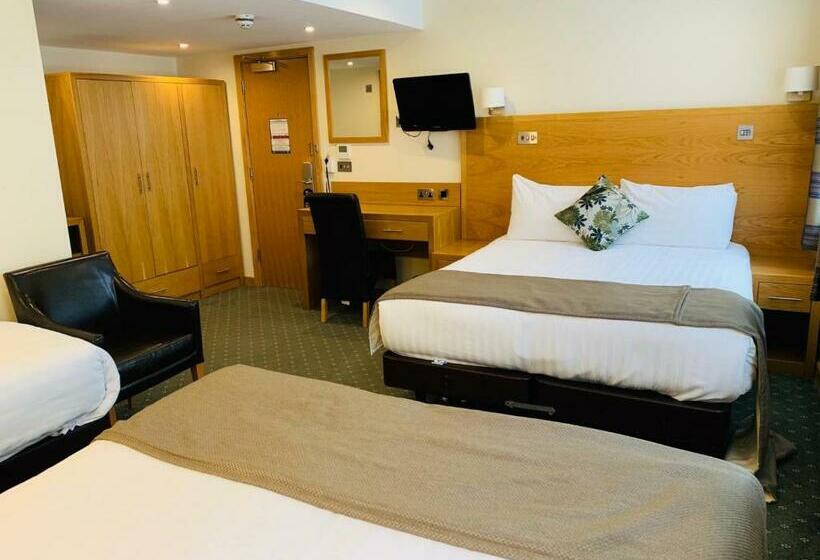 חדר משפחתי, Regency Hotel Parkside