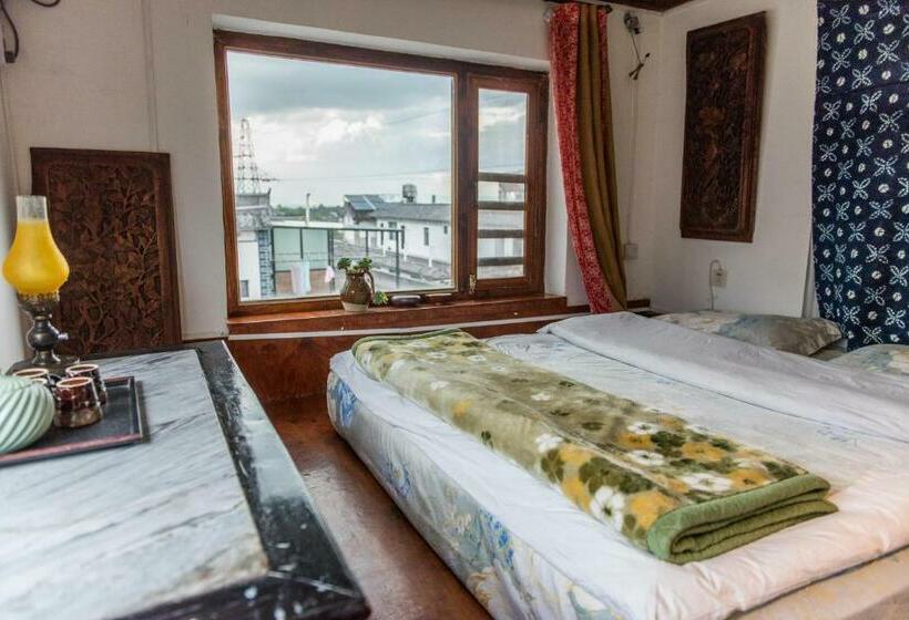 חדר סטנדרט עם מיטת קינג, The Lily Pad Inn