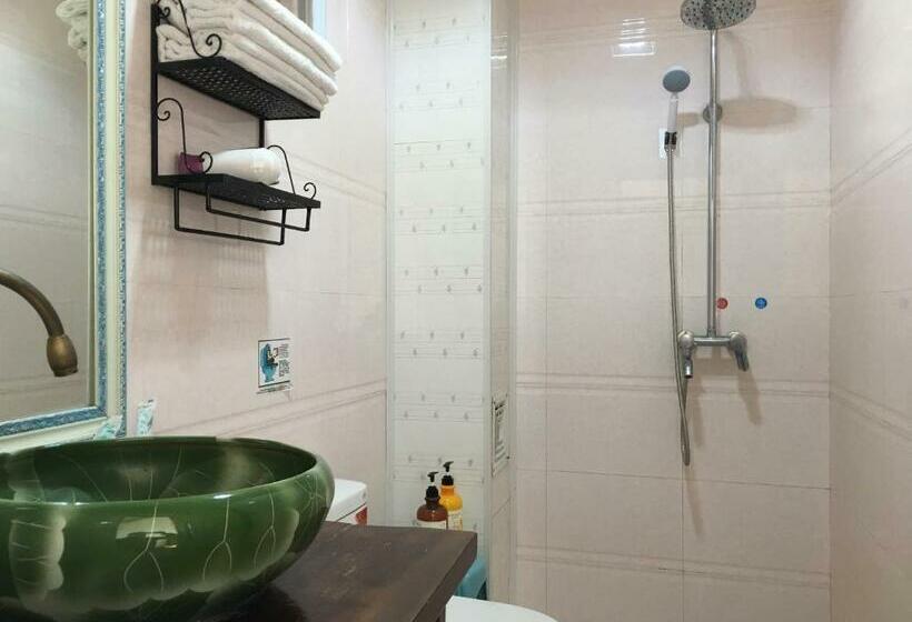 חדר סטנדרט עם מיטת קינג, The Lily Pad Inn