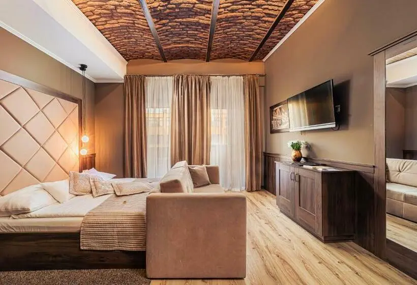اتاق سوپریور خانوادگی, Komló Hotel Gyula