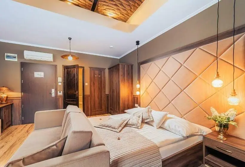 اتاق سوپریور خانوادگی, Komló Hotel Gyula