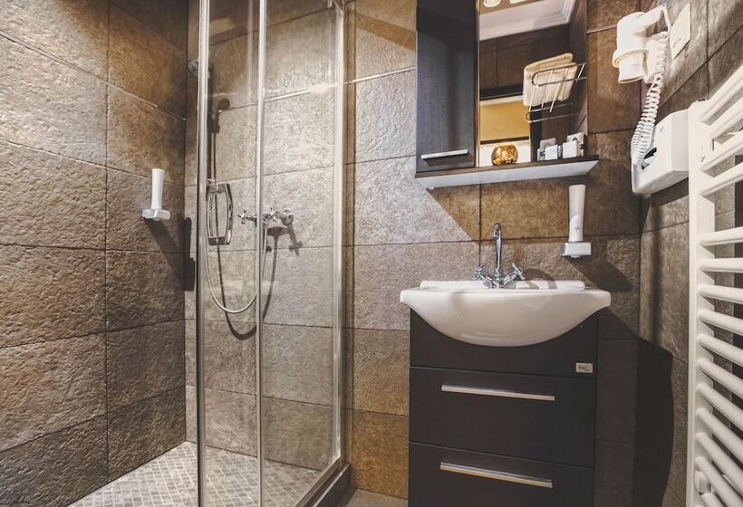 Номер Стандарт, Komló Hotel Gyula