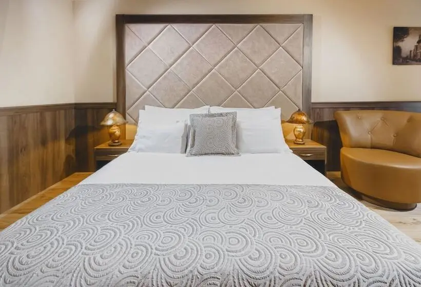 سوییت خانوادگی, Komló Hotel Gyula