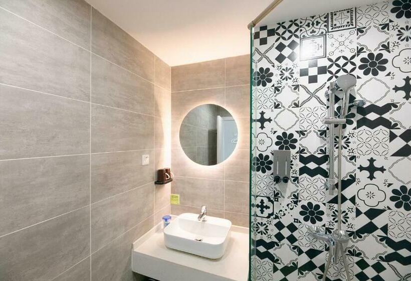 Camera Deluxe, The Cloudland International Youth Hostel Close To The City Center,15 Min Walks To The Subway, Close