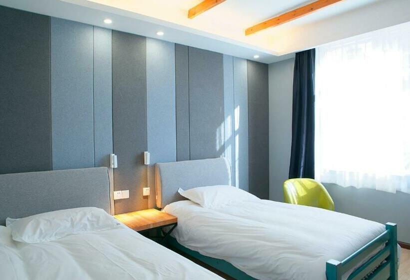 Номер Стандарт, The Cloudland International Youth Hostel Close To The City Center,15 Min Walks To The Subway, Close