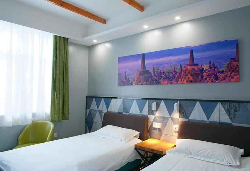 Номер Стандарт, The Cloudland International Youth Hostel Close To The City Center,15 Min Walks To The Subway, Close