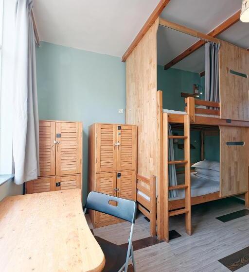 Bed in een Gedeelde Kamer, The Cloudland International Youth Hostel Close To The City Center,15 Min Walks To The Subway, Close