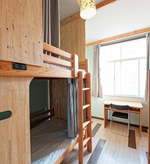 Bed in een Gedeelde Kamer, The Cloudland International Youth Hostel Close To The City Center,15 Min Walks To The Subway, Close